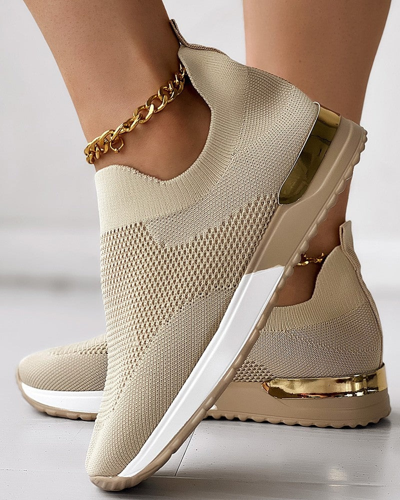 Damen Slip-On-Sneaker in modernem Design – ideal für Alltag, Freizeit und komfortables Gehen ohne Schnürung.