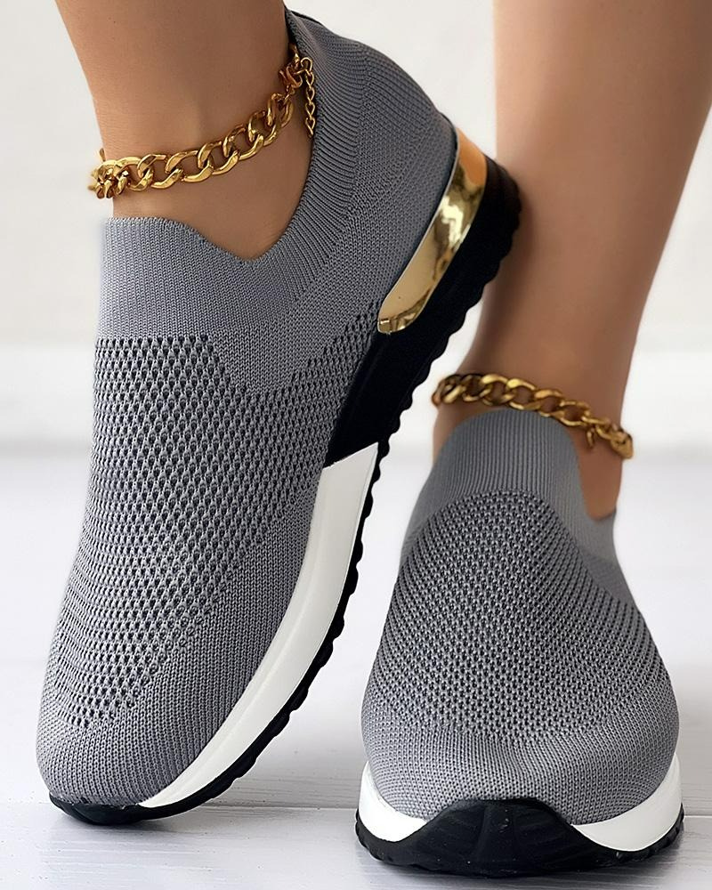 Damen Slip-On-Sneaker in modernem Design – ideal für Alltag, Freizeit und komfortables Gehen ohne Schnürung.