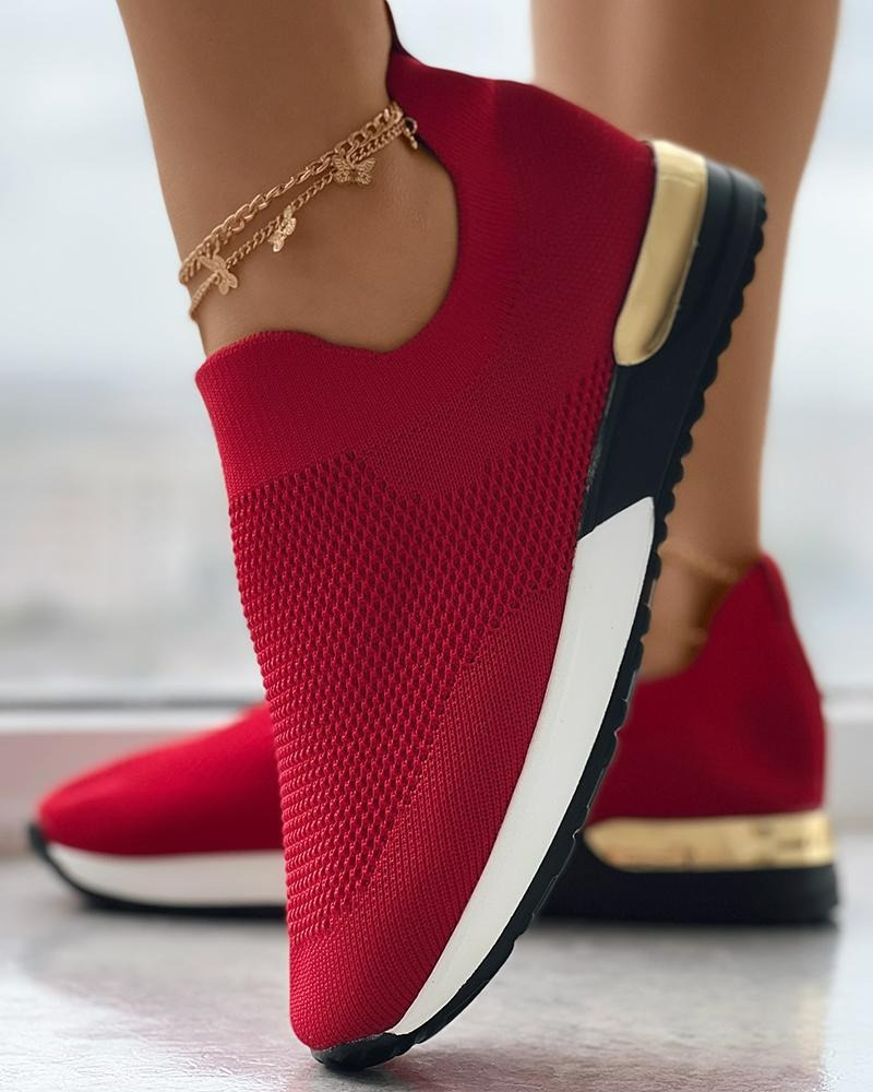 Damen Slip-On-Sneaker in modernem Design – ideal für Alltag, Freizeit und komfortables Gehen ohne Schnürung.