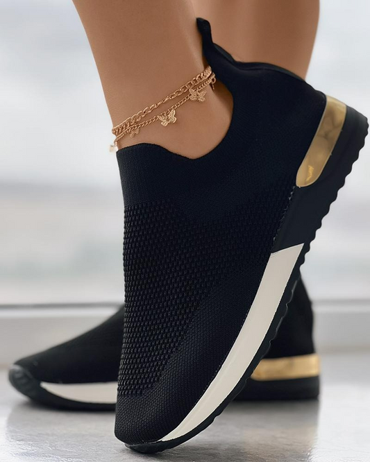 Damen Slip-On-Sneaker in modernem Design – ideal für Alltag, Freizeit und komfortables Gehen ohne Schnürung.