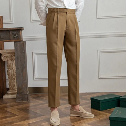Elegante Business-Hose für Herren mit modernem Schnitt, ideal für Büro und Events.









