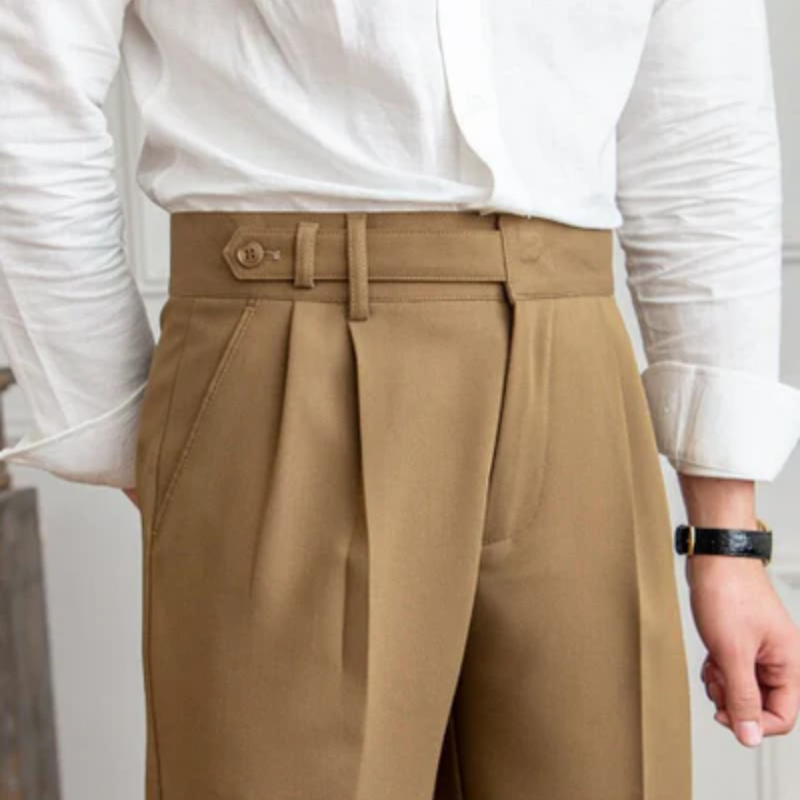 Elegante Business-Hose für Herren mit modernem Schnitt, ideal für Büro und Events.









