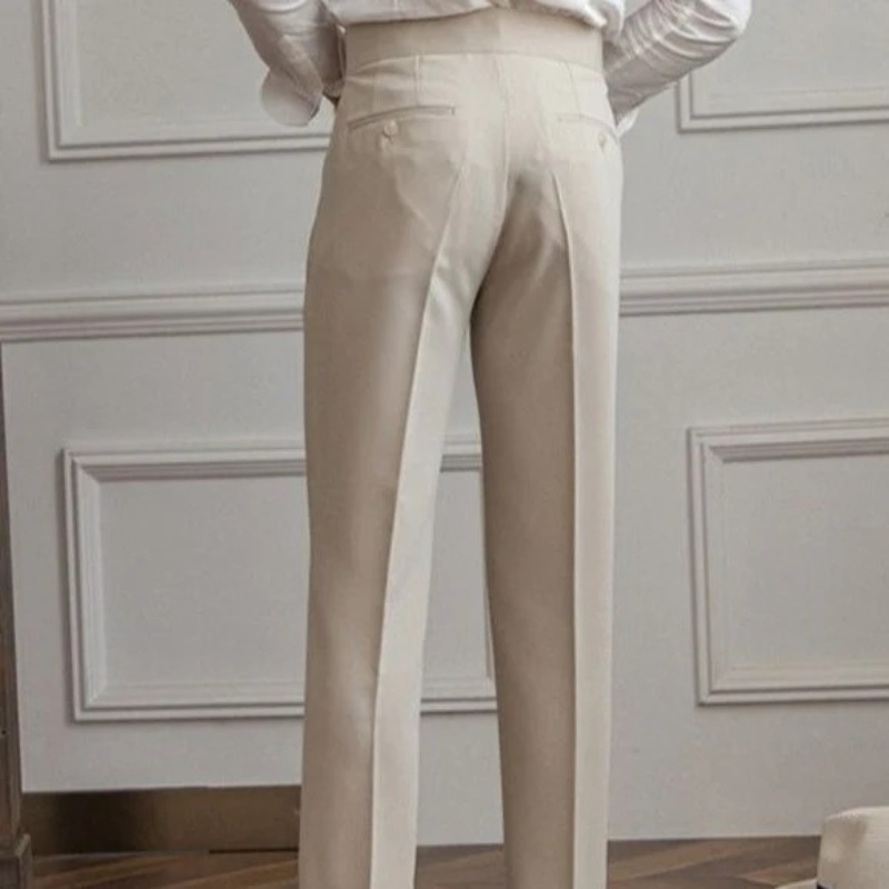 Elegante Business-Hose für Herren mit modernem Schnitt, ideal für Büro und Events.









