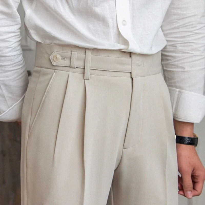 Elegante Business-Hose für Herren mit modernem Schnitt, ideal für Büro und Events.









