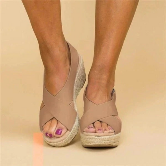 Elegante Espadrille-Sandalen für Damen mit komfortabler Sohle und modernem Design.
