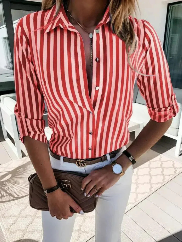 Elegante gestreifte Damenbluse mit Knopfleiste, perfekt für Büro und Freizeit.