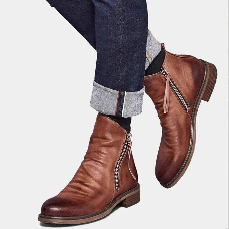 Elegante Herrenstiefel mit Reißverschluss in klassischem Design für Alltag und Büro.