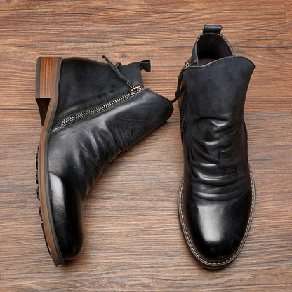Elegante Herrenstiefel mit Reißverschluss in klassischem Design für Alltag und Büro.