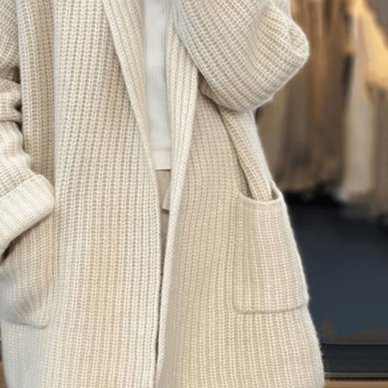 Eleganter langer Cardigan für Damen in stilvollem Design, vielseitig kombinierbar.