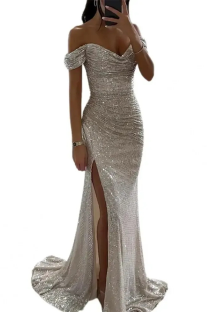Elegantes Glitzer-Abendkleid für Damen mit funkelndem Design, ideal für festliche Anlässe und glamouröse Auftritte.