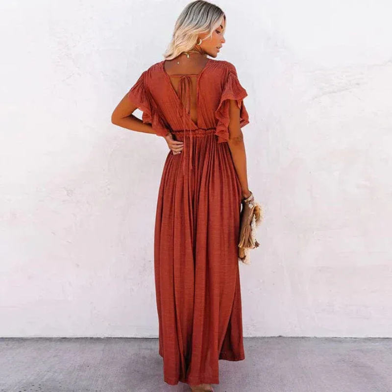 Elegantes langes Bohème-Sommerkleid für Damen in fließender Silhouette für stilvolle Sommermomente.