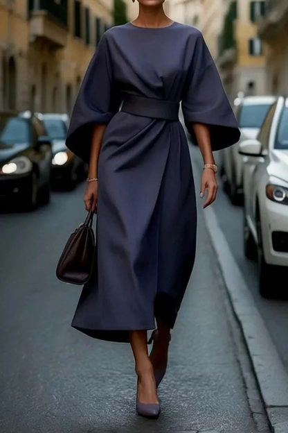 Elegantes Vintage-Kleid für Damen mit klassischem Schnitt, ideal für festliche Anlässe und stilvolle Alltagslooks.

