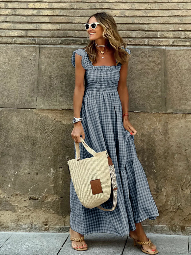 Gingham Sommerkleid mit Smokings für Damen in zeitlosem Karomuster für warme Tage