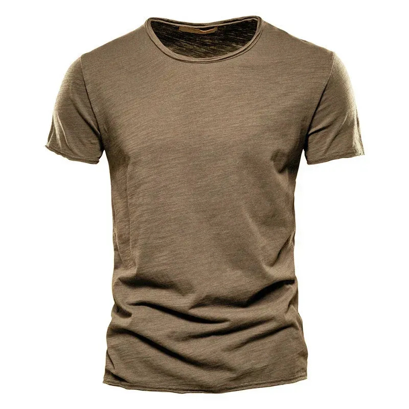Herren bequemes Sommer-T-Shirt mit klarem Schnitt für Alltag und Freizeit.