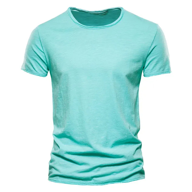 Herren bequemes Sommer-T-Shirt mit klarem Schnitt für Alltag und Freizeit.