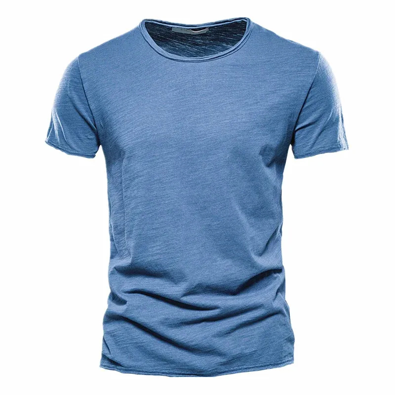 Herren bequemes Sommer-T-Shirt mit klarem Schnitt für Alltag und Freizeit.