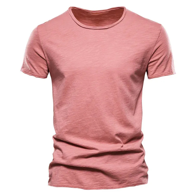 Herren bequemes Sommer-T-Shirt mit klarem Schnitt für Alltag und Freizeit.