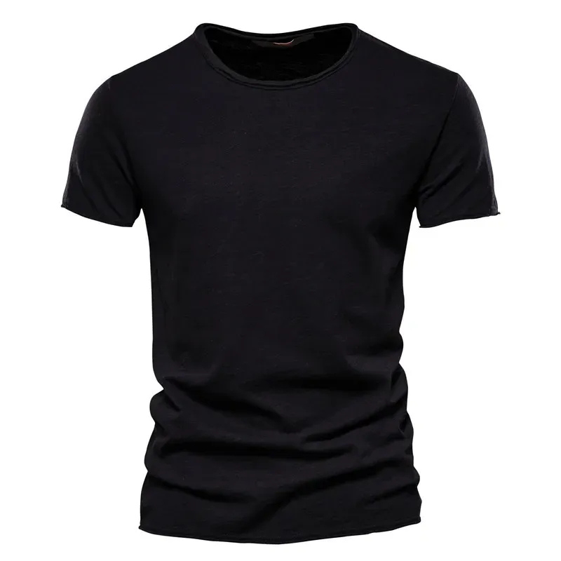 Herren bequemes Sommer-T-Shirt mit klarem Schnitt für Alltag und Freizeit.