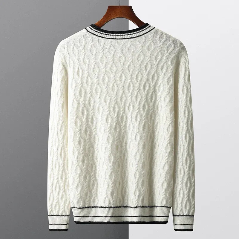 Herren eleganter Herbstpullover in modernem und zeitlosem Stil.