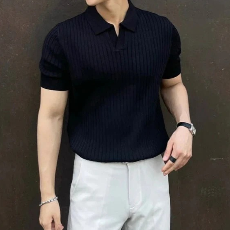 Herren elegantes Sommer-Poloshirt in modernem Schnitt, ideal für warme Tage und vielseitige Outfits.