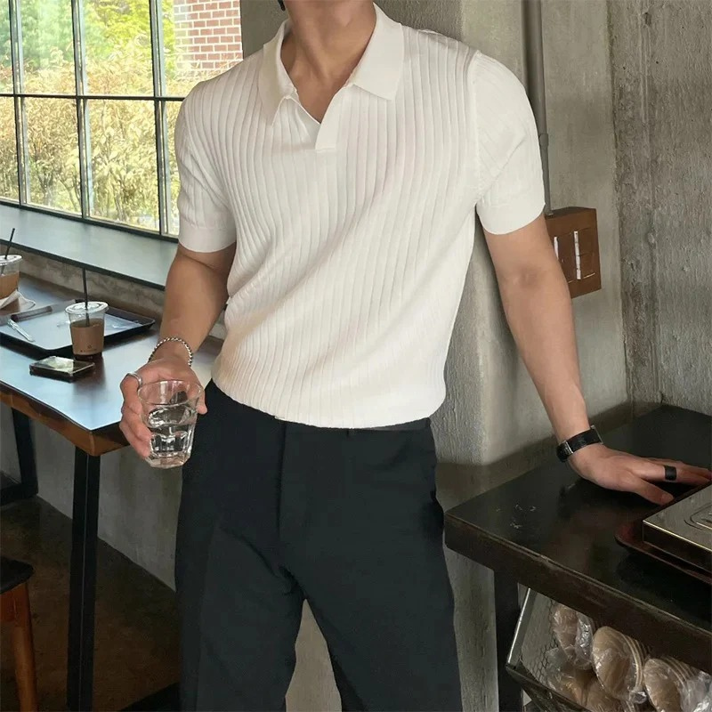 Herren elegantes Sommer-Poloshirt in modernem Schnitt, ideal für warme Tage und vielseitige Outfits.