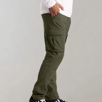 Herren klassische Cargohose mit praktischem Schnitt und Taschen, perfekt für Alltag und Freizeit.

