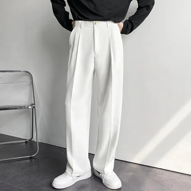 Herren klassische lässige Hose in geradem Schnitt, vielseitig kombinierbar für Alltag und Freizeit.
