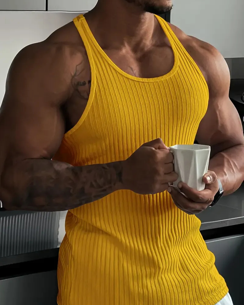 Herren klassisches geripptes Tanktop mit schlichter Passform und strukturiertem Look.