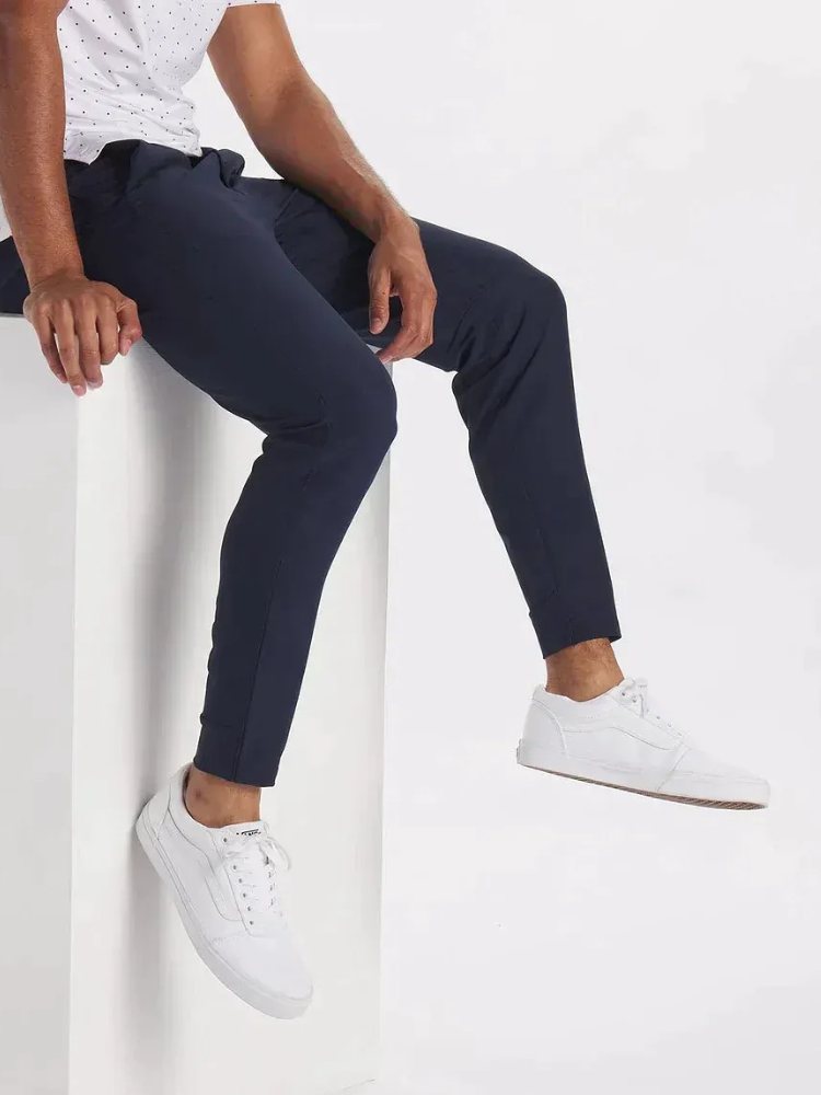 Herren lässige elegante Hose in zeitlosem Design für Alltag und Büro.