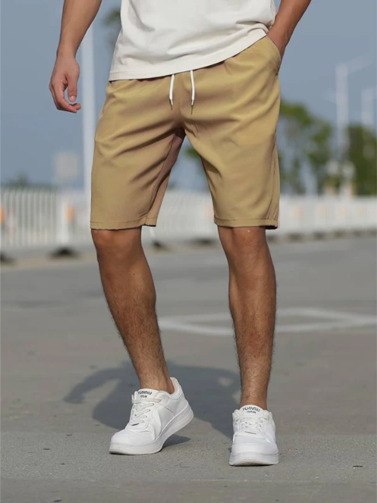 Herren lässige leichte kurze Sommerhosen – ideal für warme Tage mit sportlichem Stil.