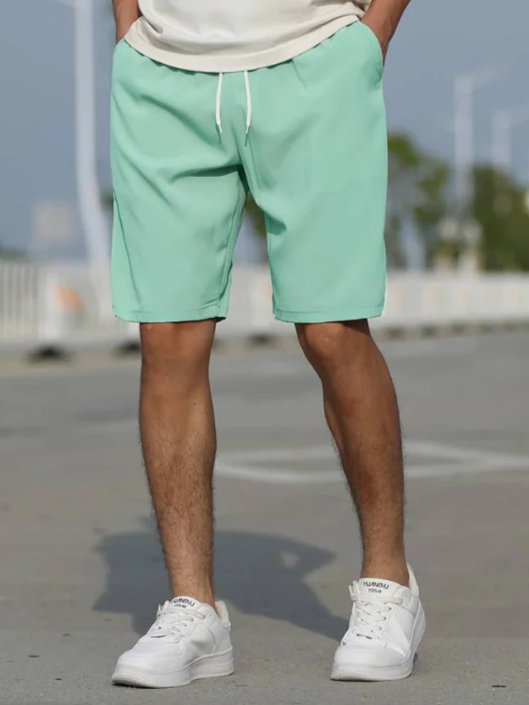 Herren lässige leichte kurze Sommerhosen – ideal für warme Tage mit sportlichem Stil.