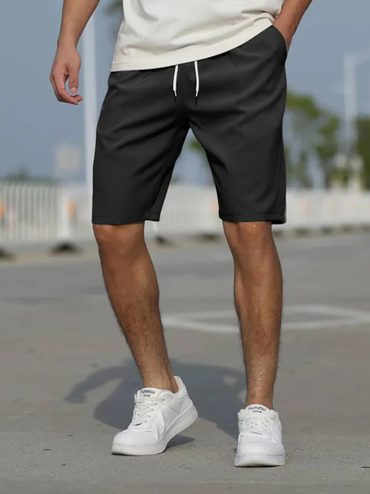 Herren lässige leichte kurze Sommerhosen – ideal für warme Tage mit sportlichem Stil.
