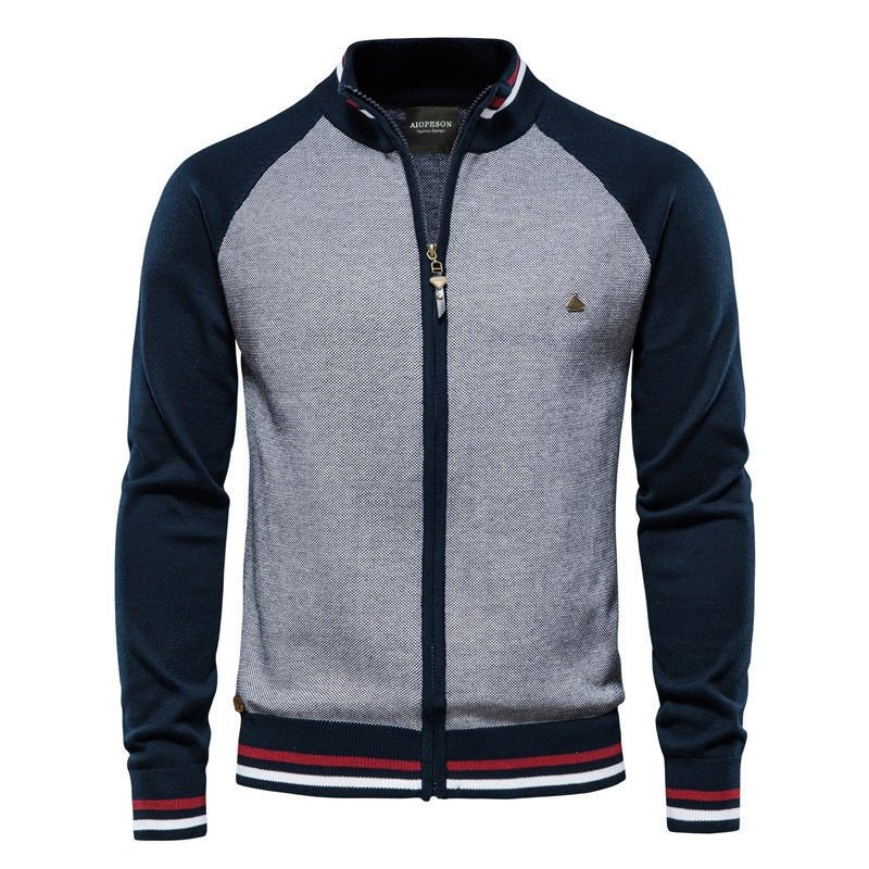 Herr trägt eine lässige Slim-Fit Jacke, ideal für Alltag und Freizeit