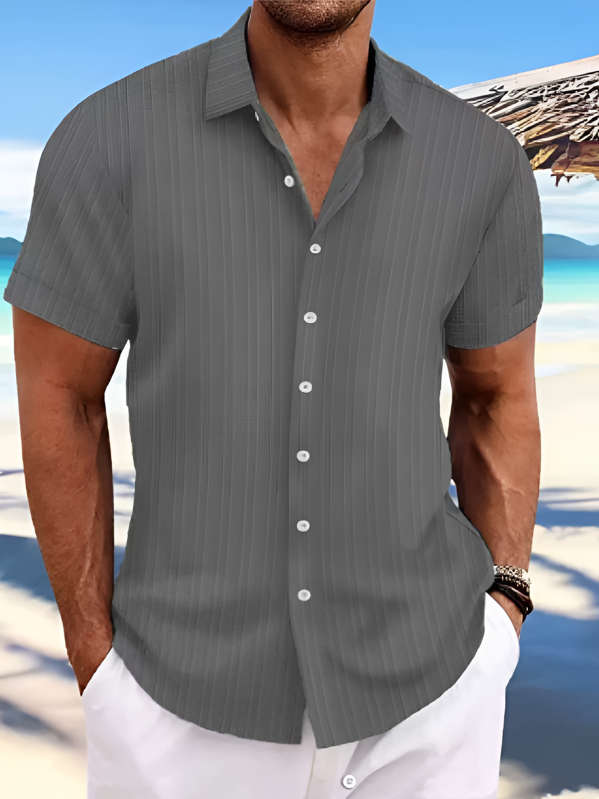 Herren luftiges Sommerhemd in modernem Design für stilvolle Sommeroutfits.