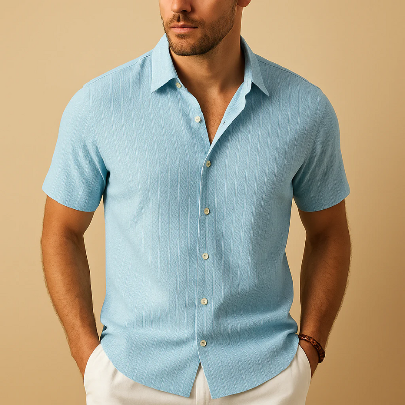  Herren luftiges Sommerhemd in modernem Design für stilvolle Sommeroutfits.

