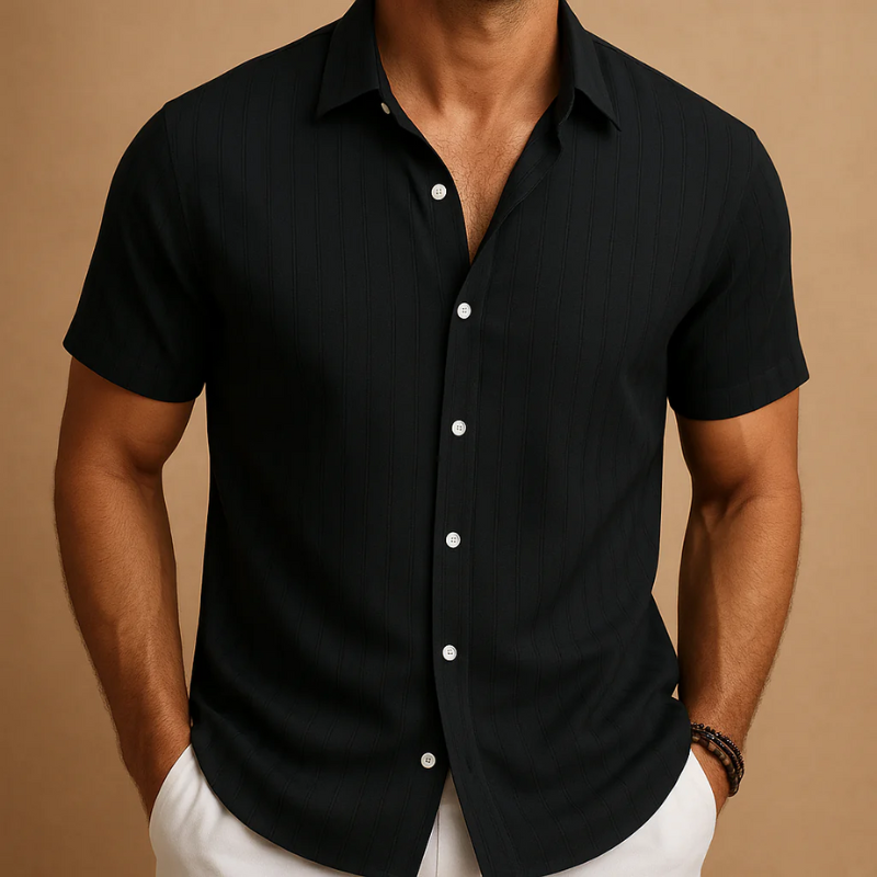  Herren luftiges Sommerhemd in modernem Design für stilvolle Sommeroutfits.

