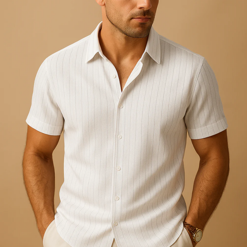  Herren luftiges Sommerhemd in modernem Design für stilvolle Sommeroutfits.

