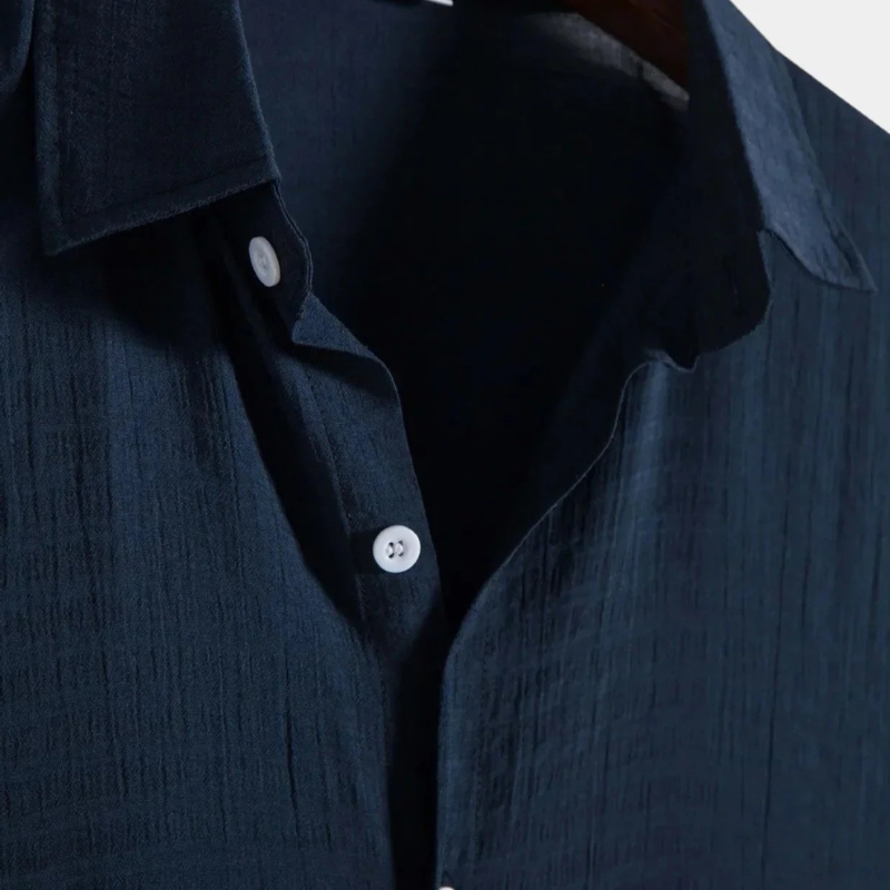 Herren luftiges Sommerhemd in modernem Schnitt für warme Tage und lässige Outfits
