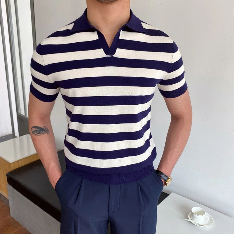 Herren Sommer-Poloshirt mit V-Ausschnitt in modernem Schnitt, ideal für warme Tage und vielseitige Outfits.