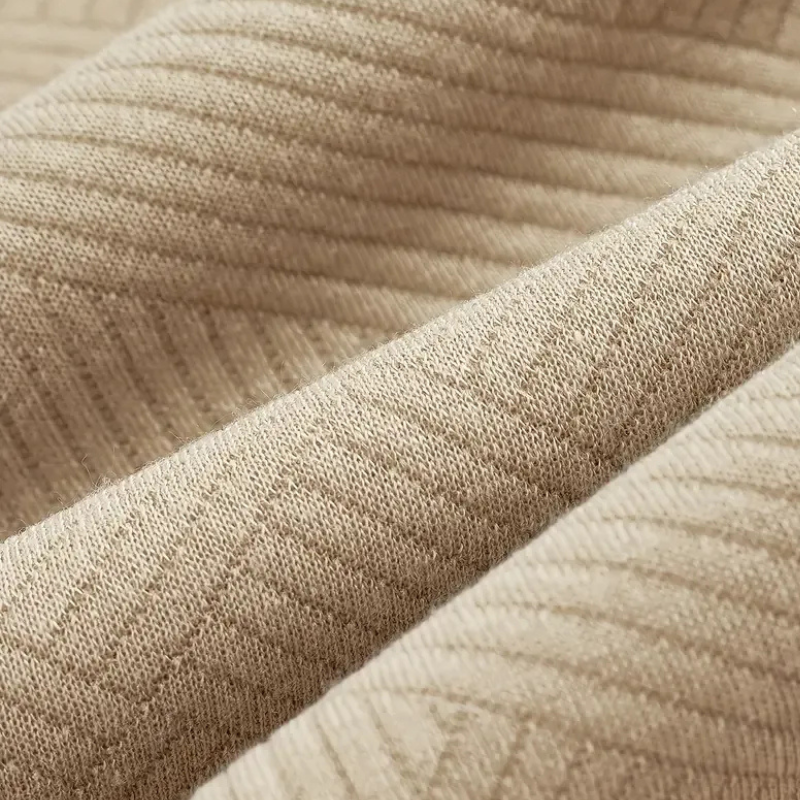 Herren stylischer warmer Pullover in modernem Design für kalte Tage