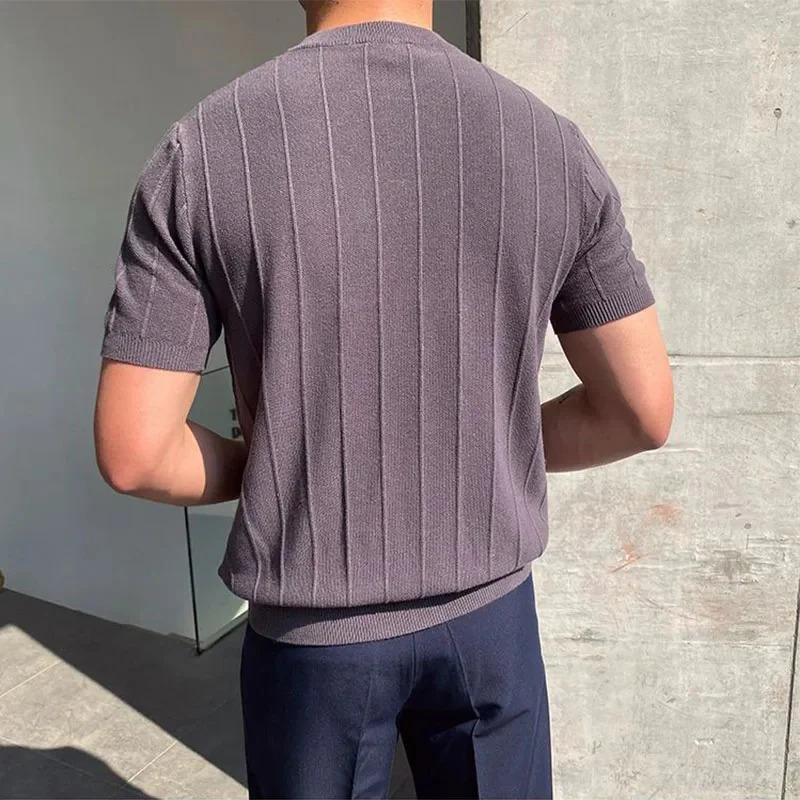 Herren stylisches Sommer-T-Shirt mit modernem Schnitt, ideal für warme Tage und vielfältige Kombinationen.