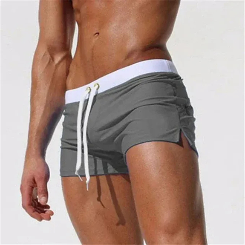 Klassische Badeshorts für Herren in sportlichem Sommerdesign









