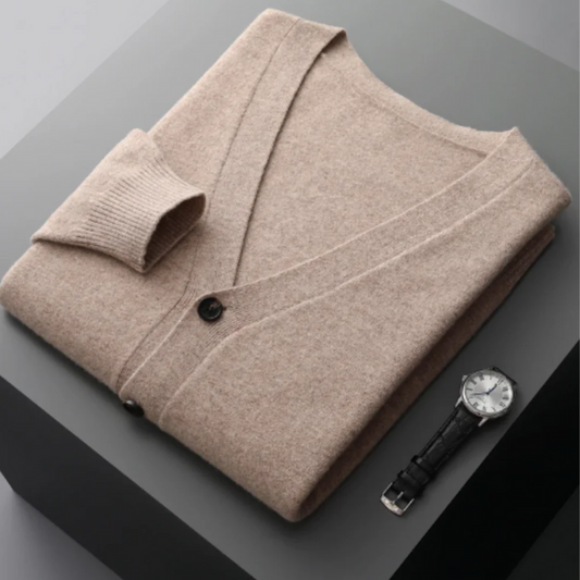 Klassische bequeme Strickjacke für Herren in zeitlosem Design