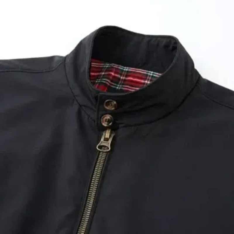Klassische Bomberjacke für Herren mit modernem Schnitt und praktischem Design für Alltag und Freizeit.