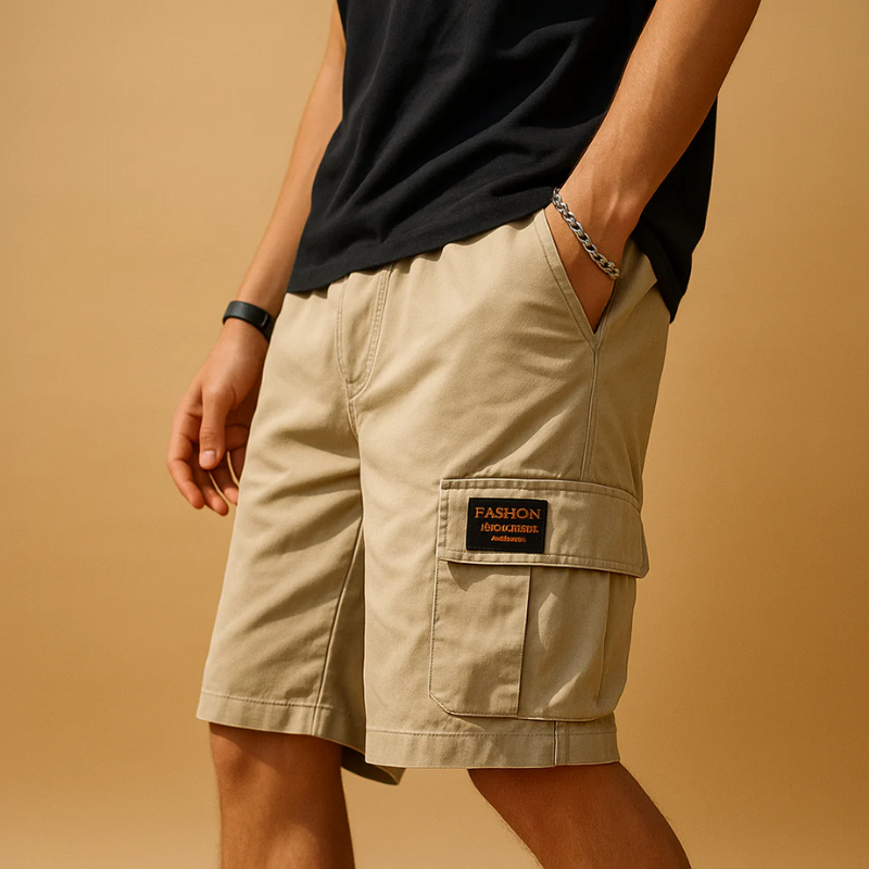 Klassische Cargo-Shorts für Herren in bequemer Passform mit praktischen Taschen.