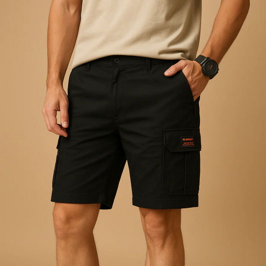 Klassische Cargo-Shorts für Herren in bequemer Passform mit praktischen Taschen.