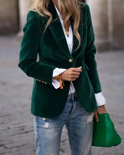 Klassischer taillierter Damenblazer für elegantes und vielseitiges Styling