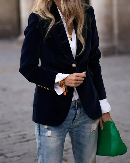 Klassischer taillierter Damenblazer für elegantes und vielseitiges Styling