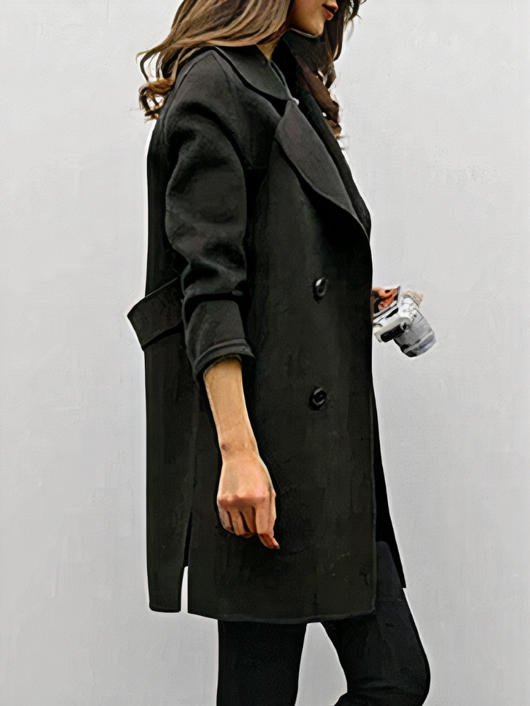 Klassischer warmer Mantel für Damen, stilvoll und vielseitig für Alltag und besondere Anlässe.