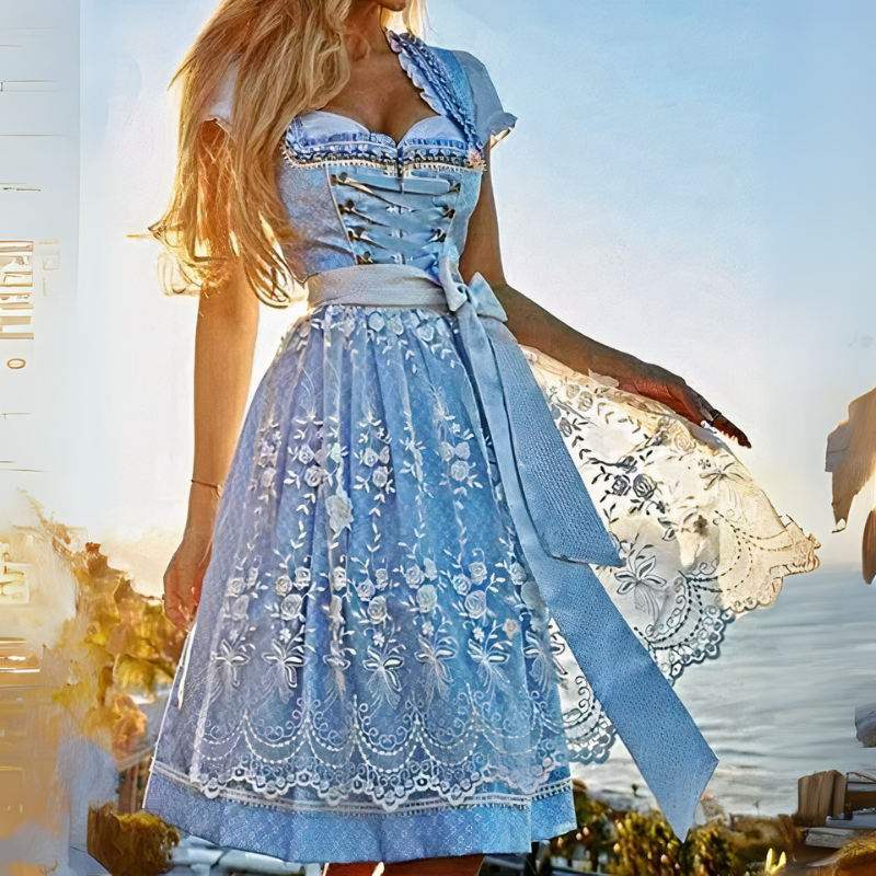 Klassisches Oktoberfestkleid für Damen in traditionellem Trachtenstil.